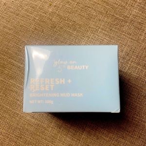 Glow on 5th brightening mud mask